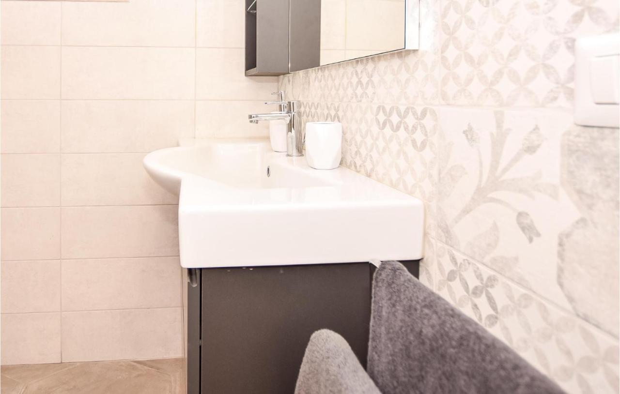 Cozy Home In Anguillara Sabazia With Kitchenette Exteriér fotografie